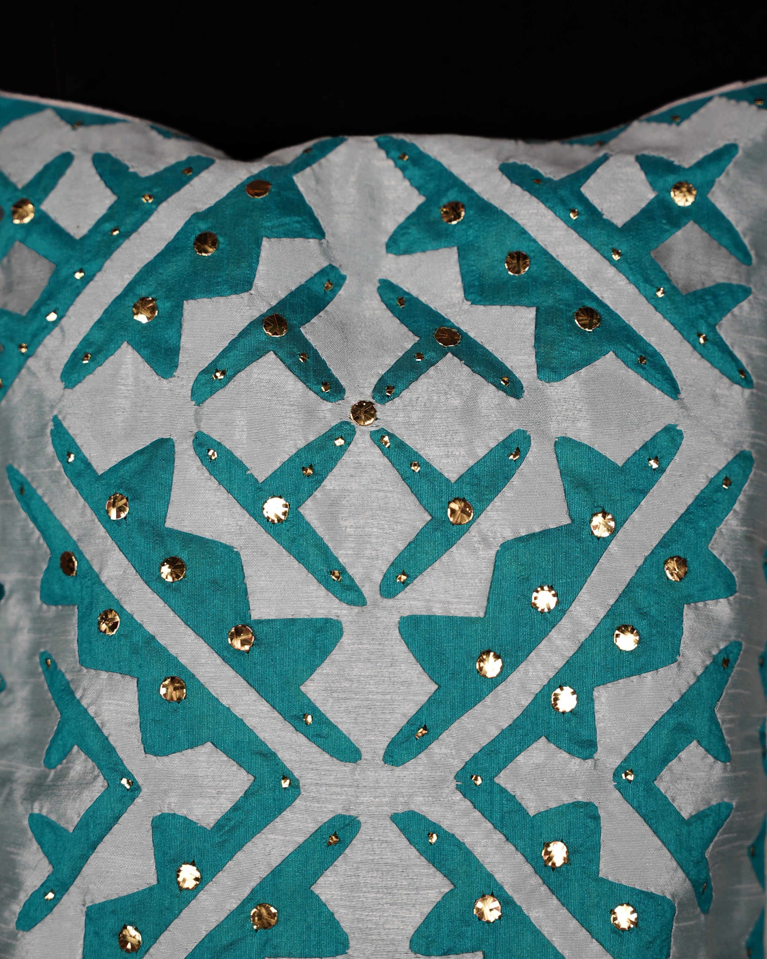 Mukaish Cushion Cover and Runner Set