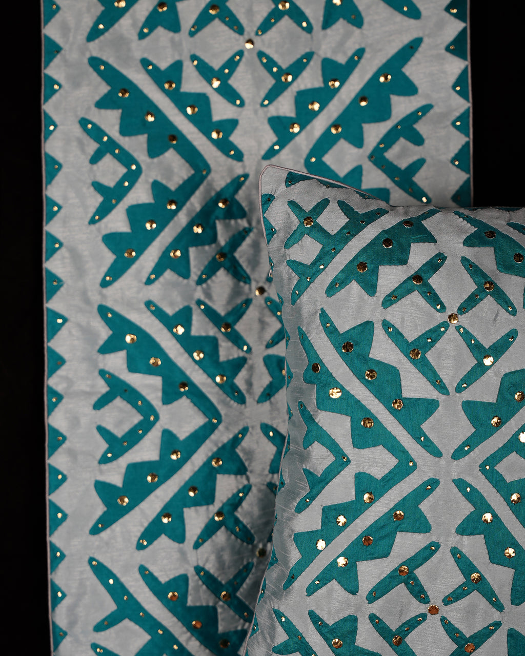 Mukaish Cushion Cover and Runner Set